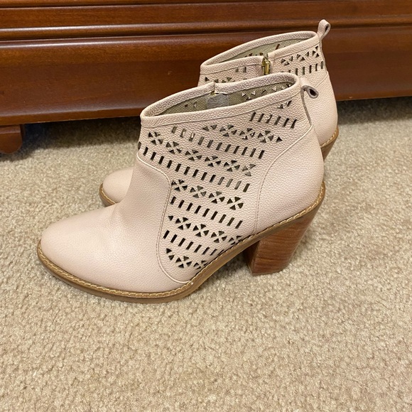 Handcrafted leather booties with heel - Picture 1 of 2